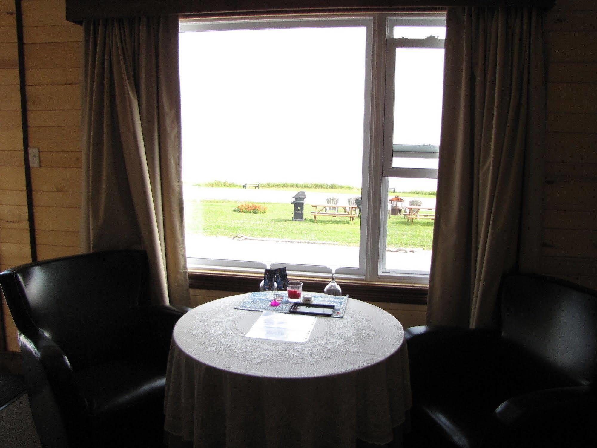 Motel Du Haut Phare Cap-des-Rosiers エクステリア 写真